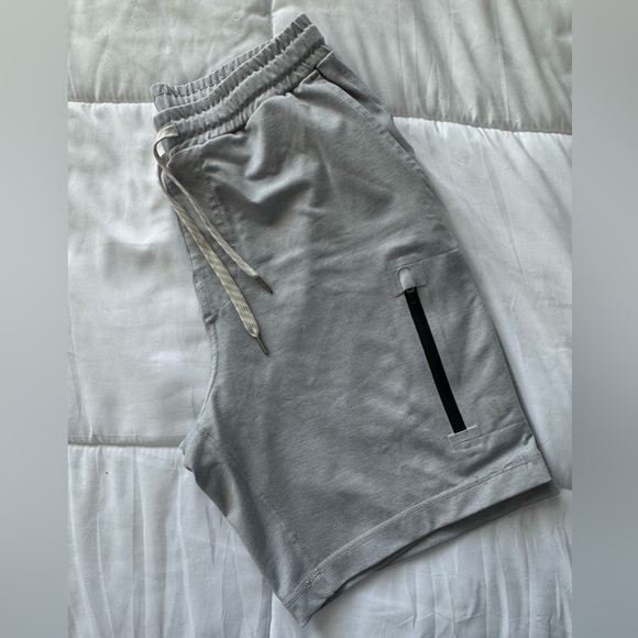 Vuori Sunday Performance Shorts - Picture 2 of 3